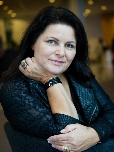 Portrait image of Sara Blædel