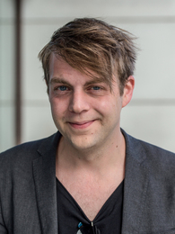 Portrait image of Christoffer Carlsson